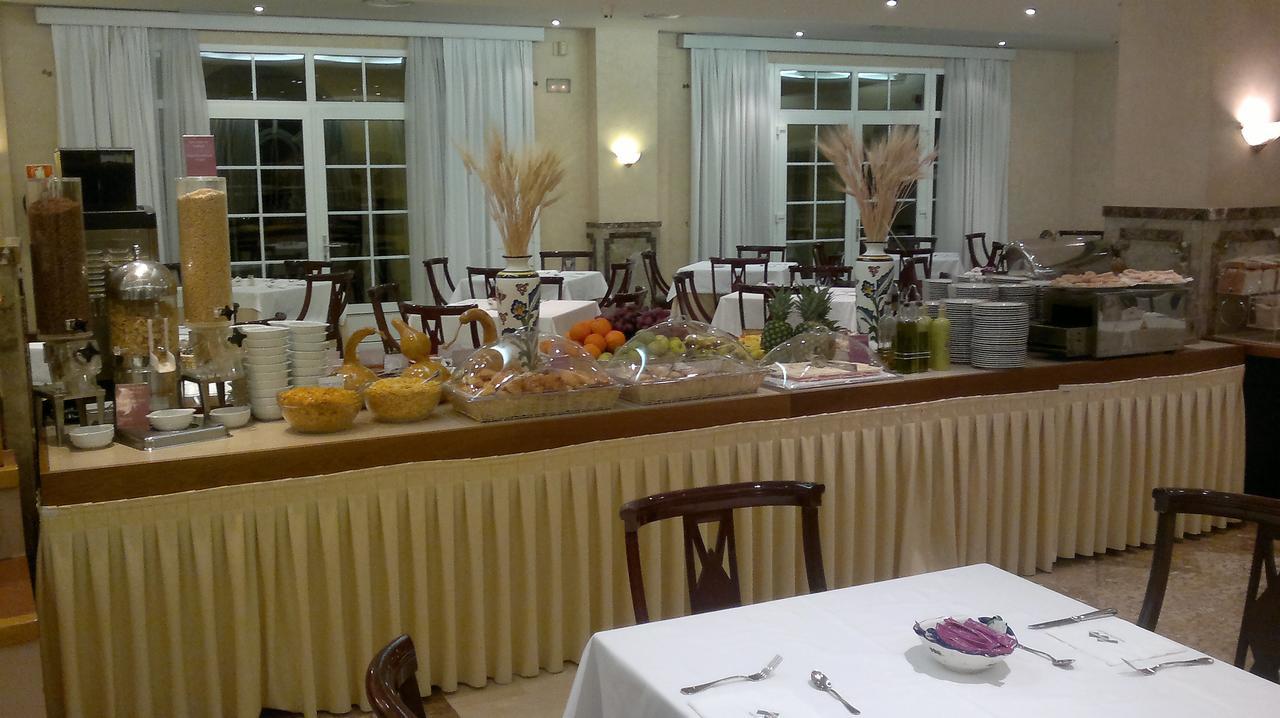 Hotel De Los Faroles Кордова Екстер'єр фото